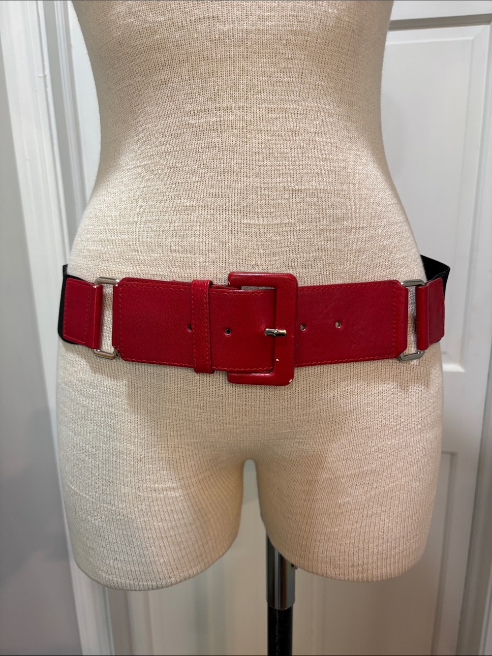 New York & Company sz L/XL red and black wide statement belt